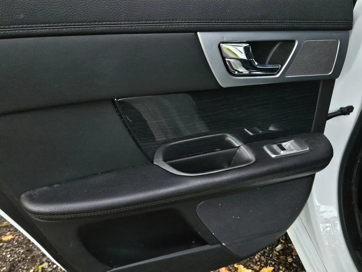 2015-jaguar-xf-22td-luxury-163ps-sportbrake-5d-big-25