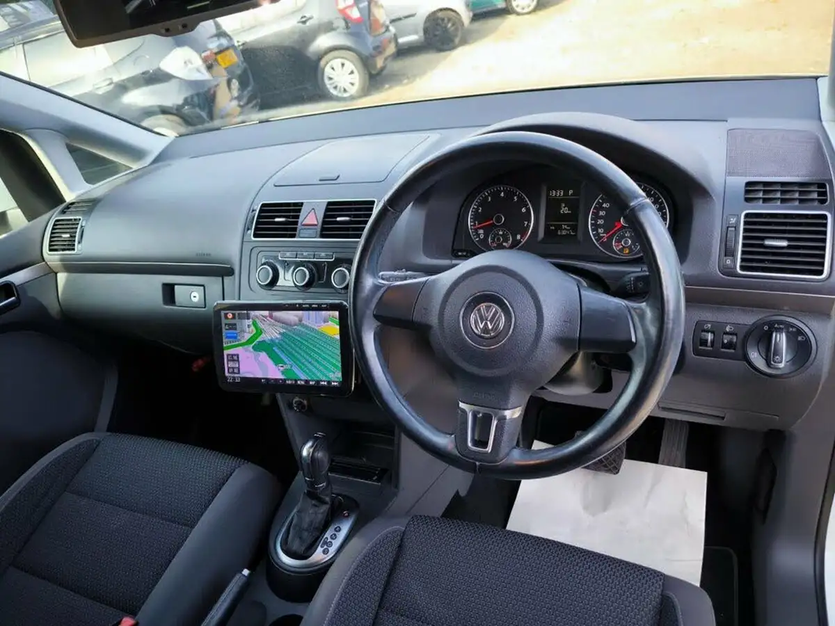 2014-volkswagen-touran-big-11