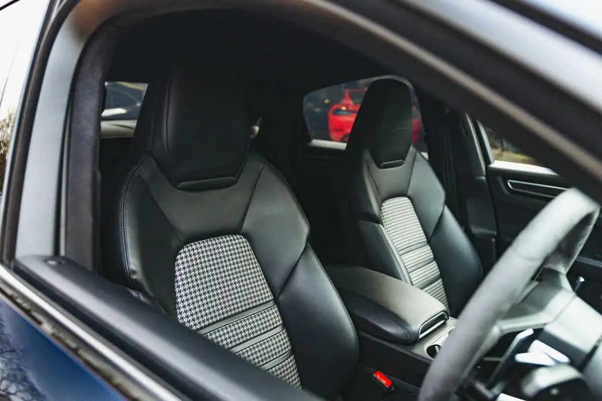 2019-porsche-cayenne-40-v8-turbo-coupe-big-37