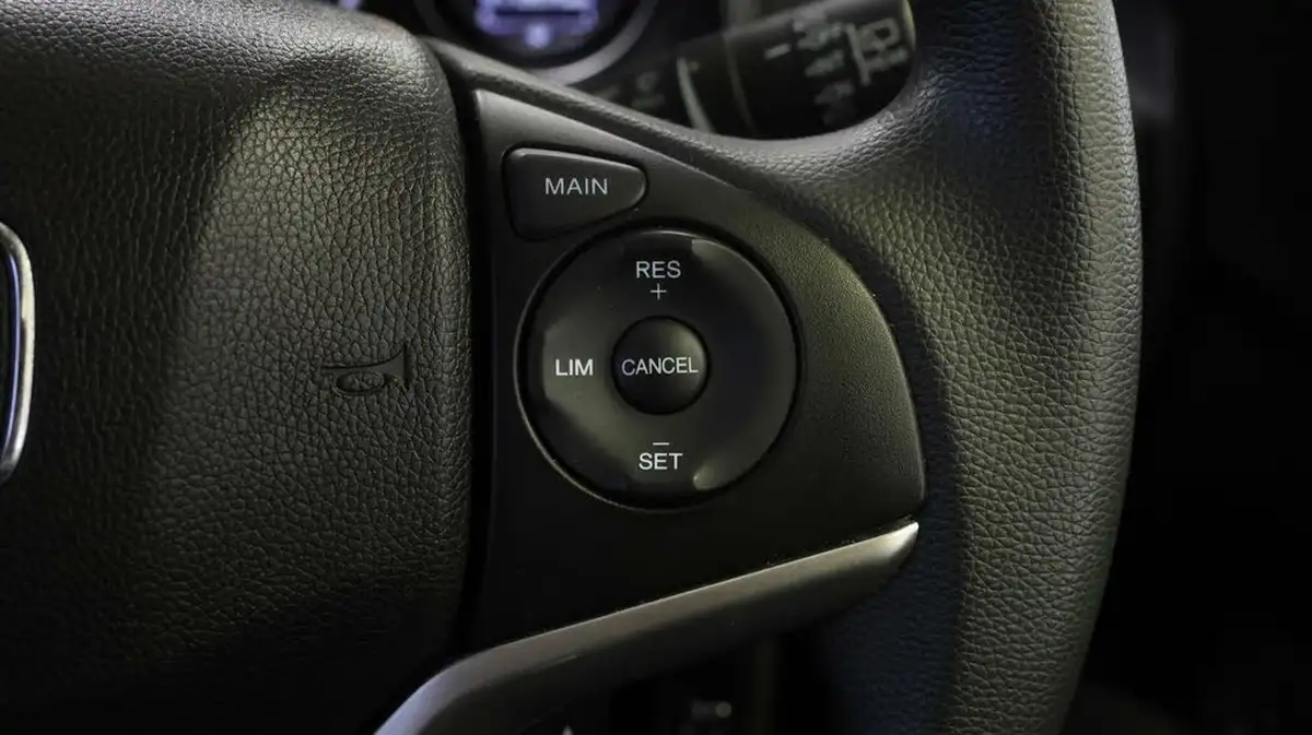 2019-honda-jazz-13-i-vtec-se-big-22
