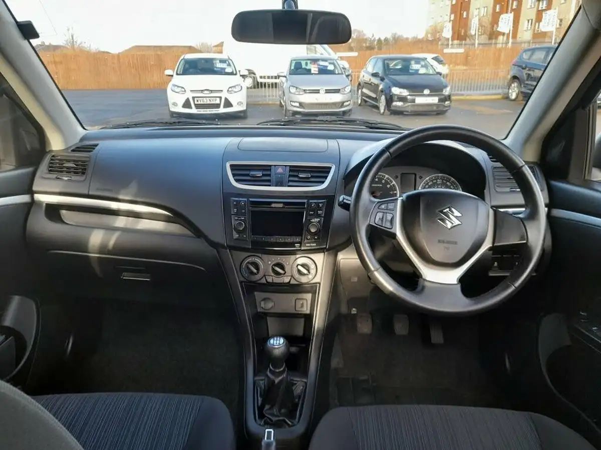 2015-suzuki-swift-12-sz2-5d-big-11