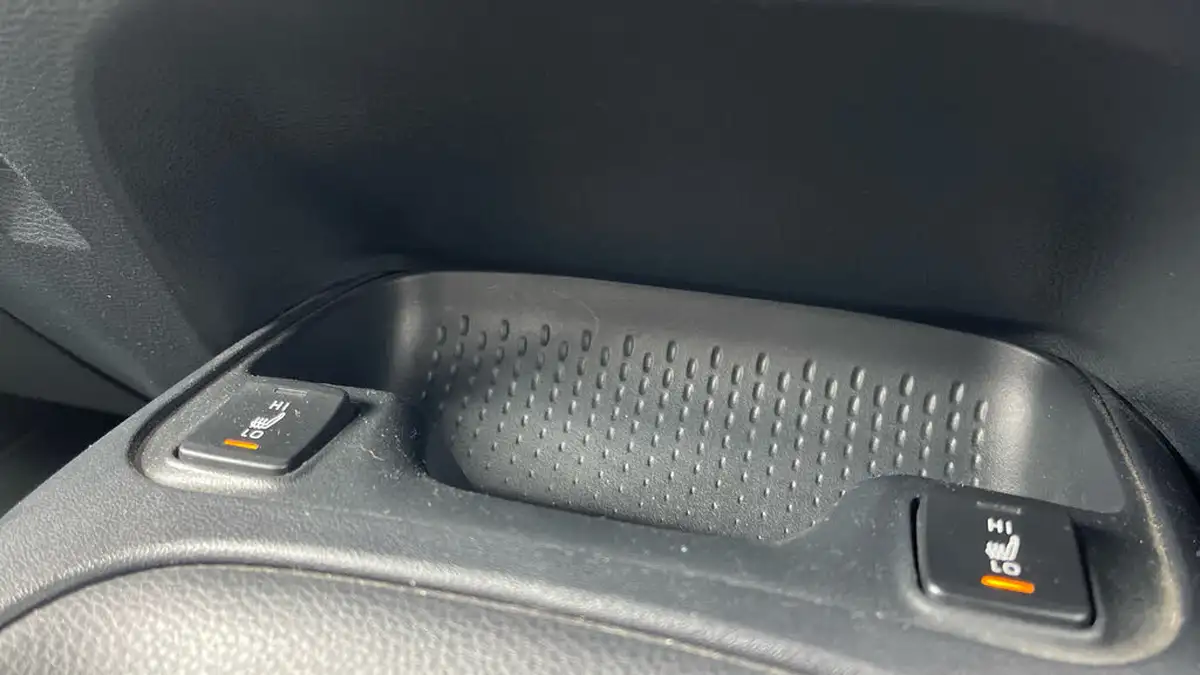 2021-toyota-corolla-18-vvt-i-trek-big-23