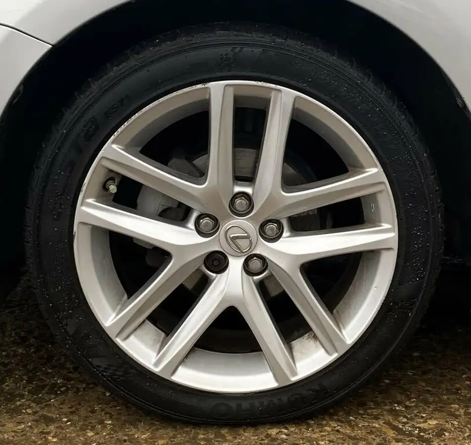 2014-lexus-ct-200h-18-advance-big-10
