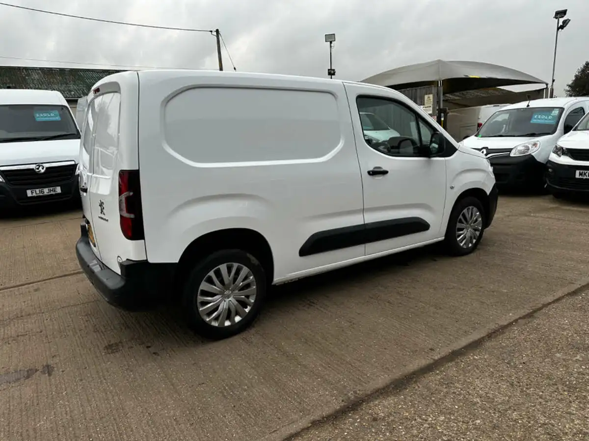 2019-peugeot-partner-15-bluehdi-1000-professional-100ps-eu6dt-panel-big-10