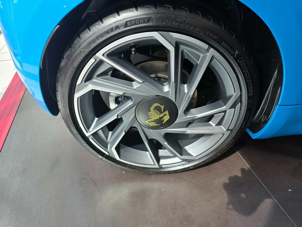 2024-abarth-500c-e-500e-turismo-big-6