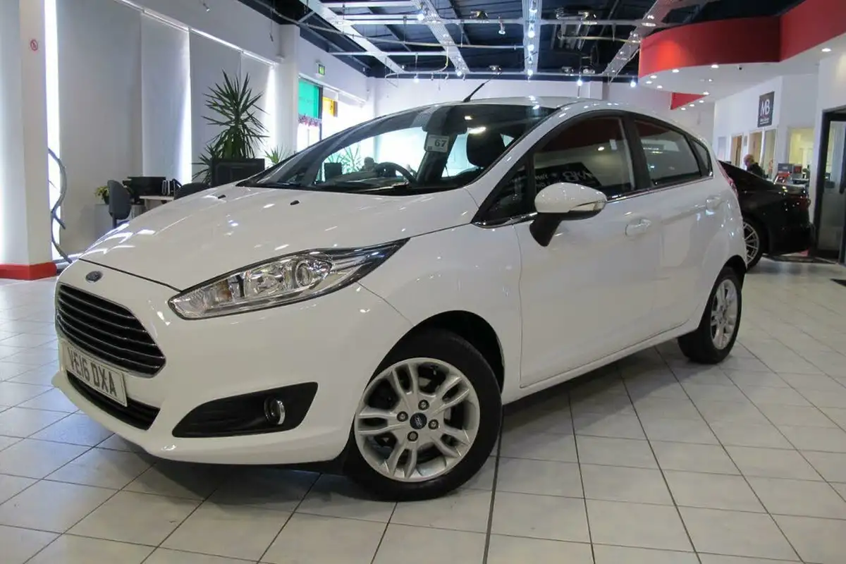 2016-ford-fiesta-16-zetec-5d-big-0