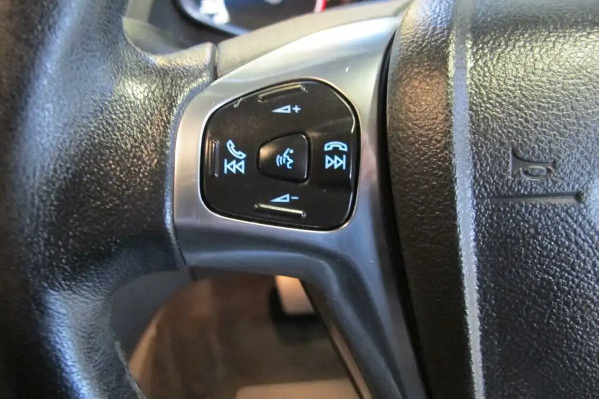 2016-ford-fiesta-16-zetec-5d-big-24