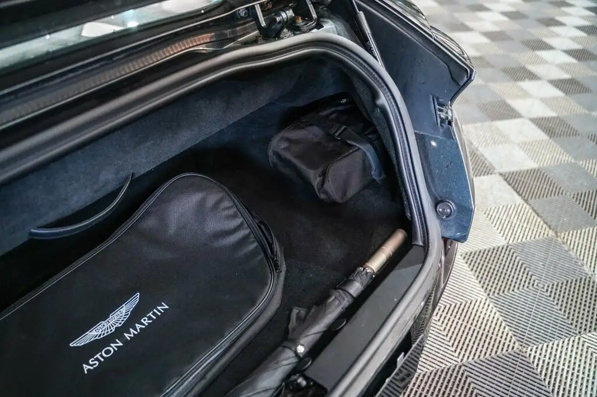 2018-aston-martin-db11-40-v8-big-49