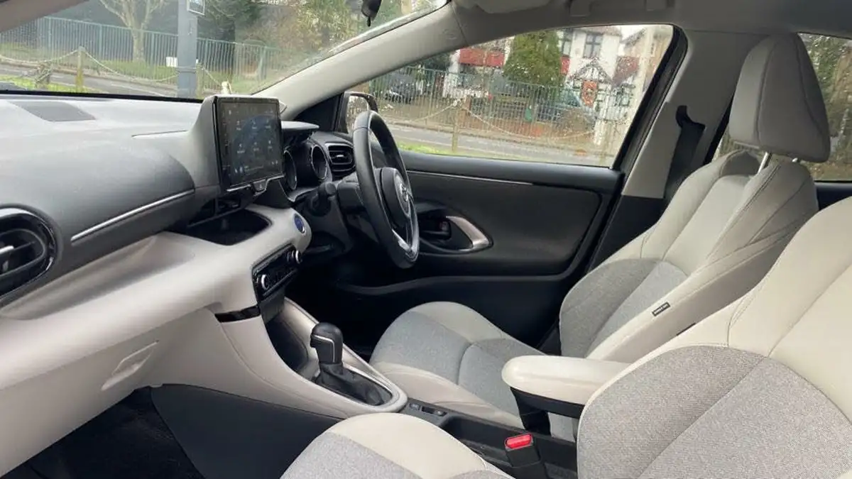 2022-toyota-yaris-cross-15-vvt-i-excel-city-packpan-roof-big-9