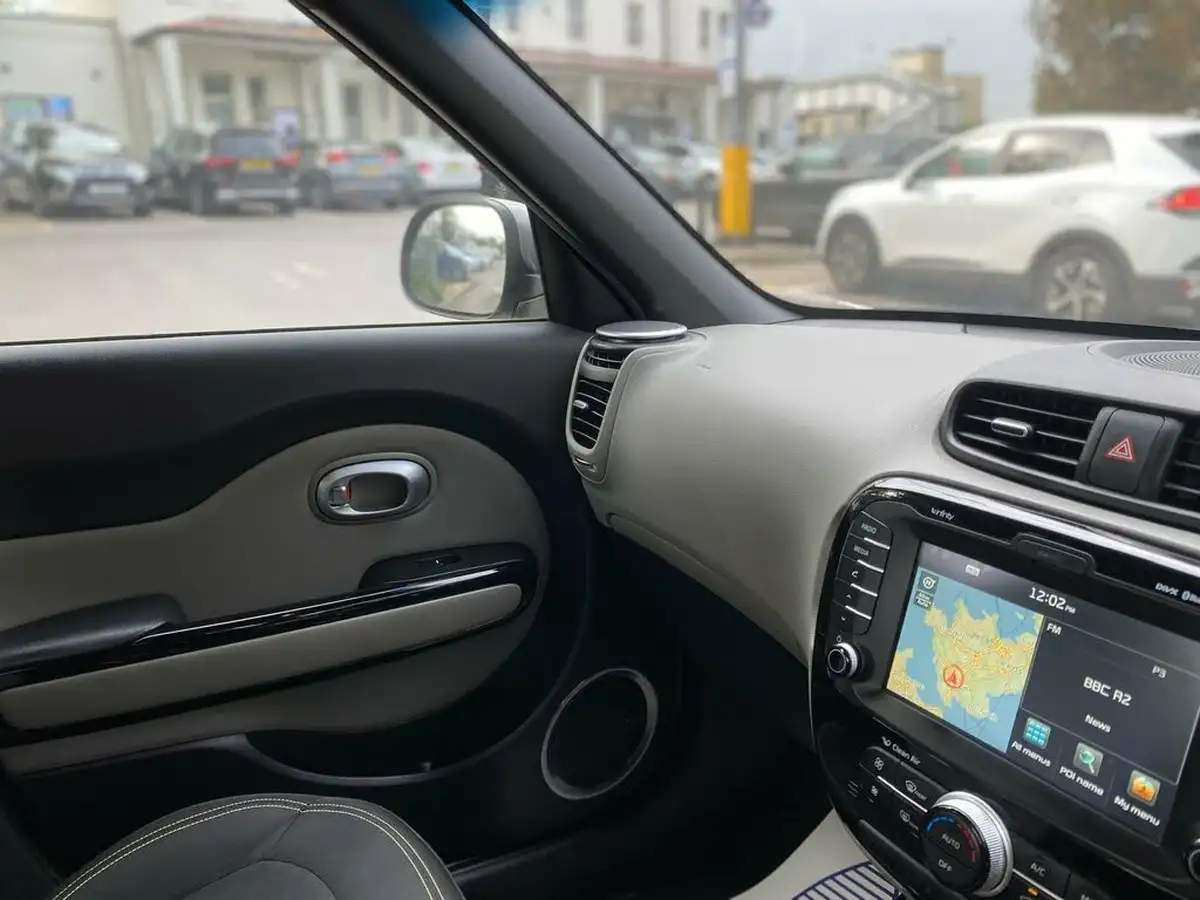 2015-kia-soul-16-connect-plus-big-22