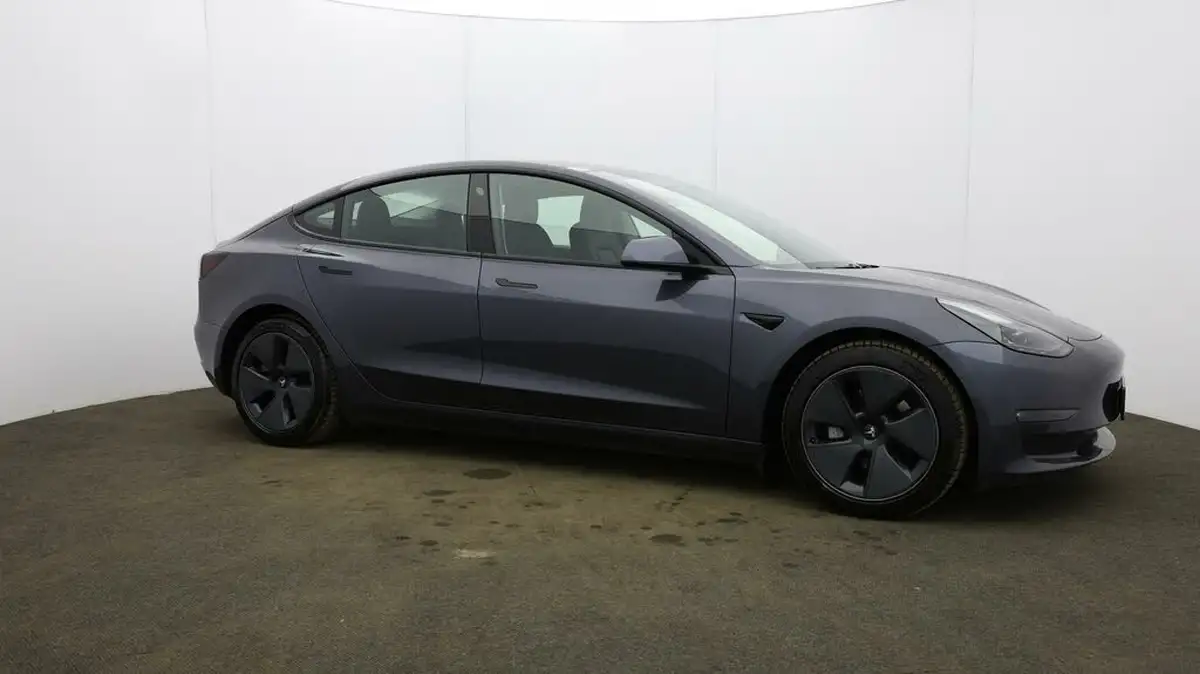 2020-tesla-model-3-e-long-range-big-42