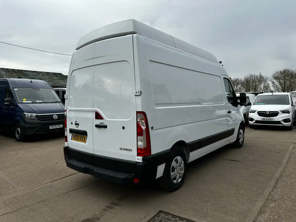 2019-nissan-nv400-23td-se-l2h3-big-11