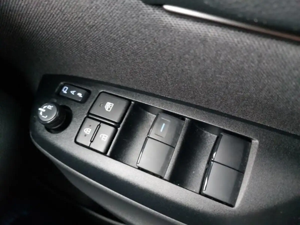 2023-toyota-yaris-cross-15-vvt-i-gr-sport-big-11