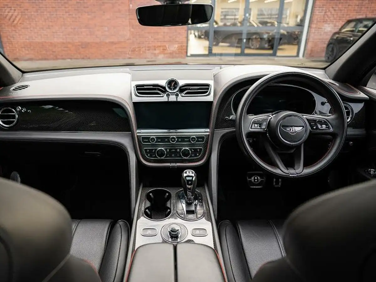 2019-bentley-bentayga-40-v8-big-10