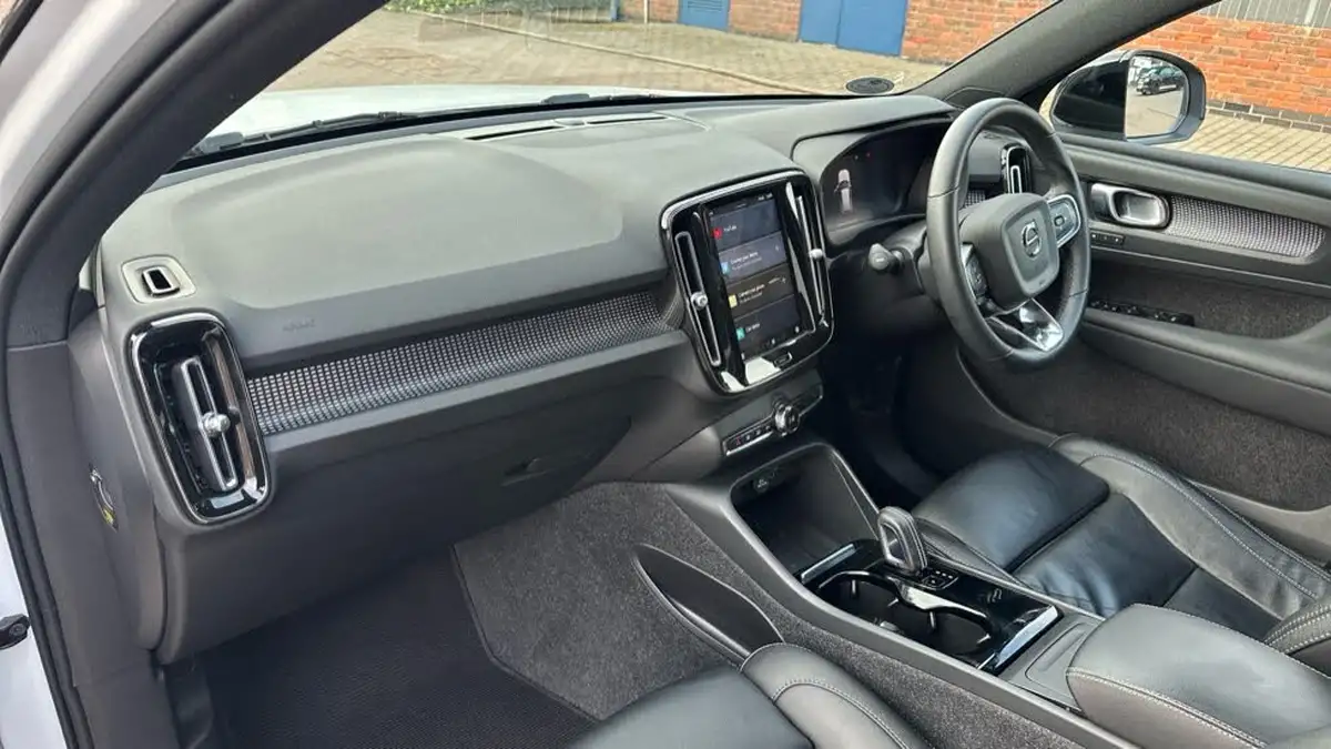 2021-volvo-xc40-e-twin-recharge-plus-big-3