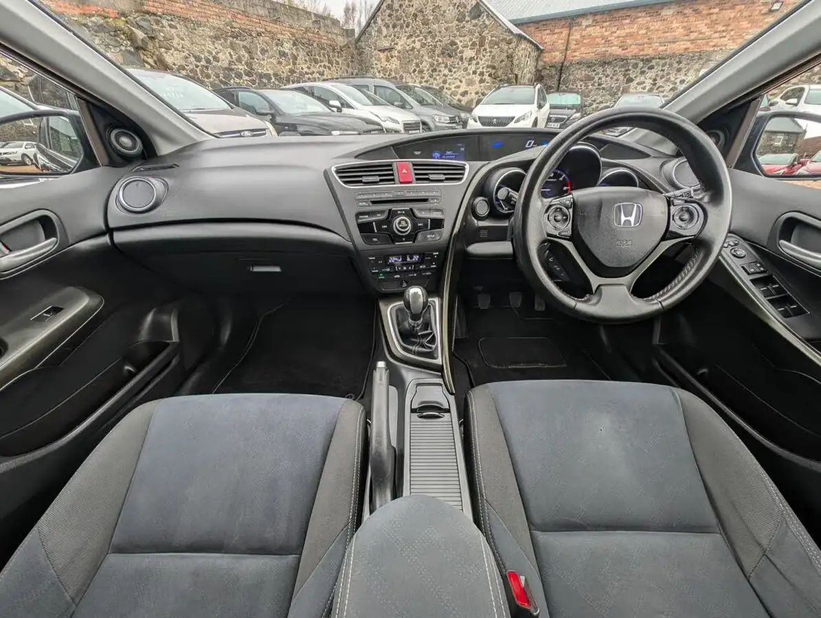 2014-honda-civic-16td-se-plus-tourer-big-6