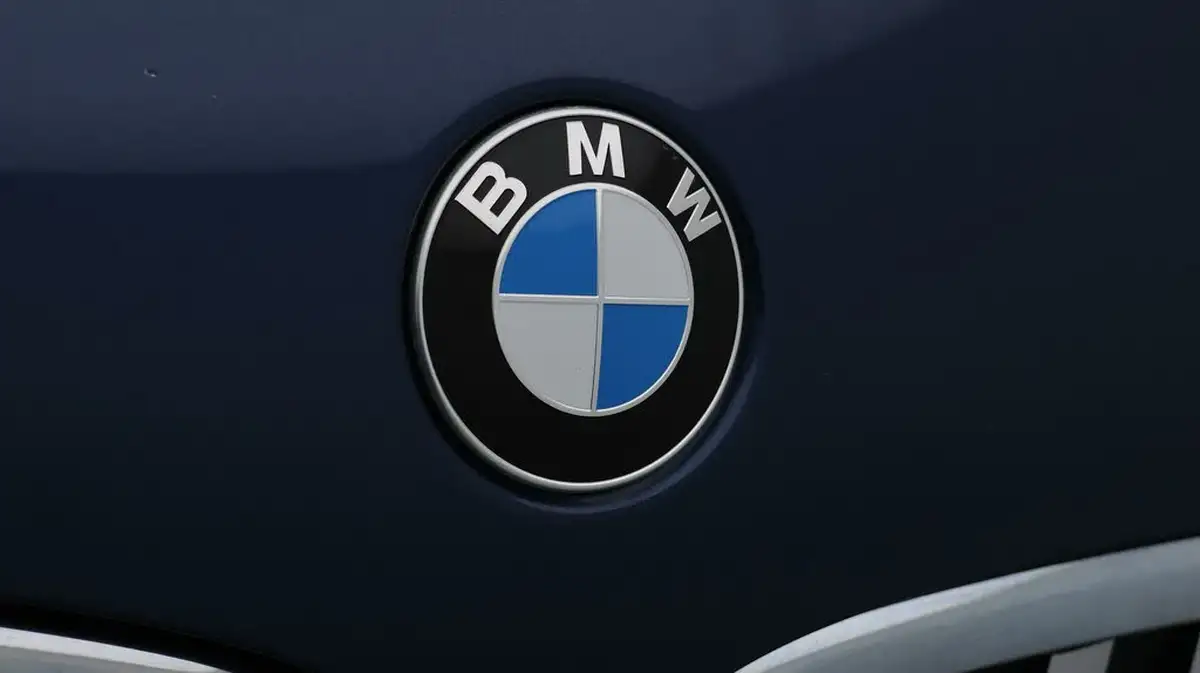 2022-bmw-x1-20td-sdrive18d-xline-sport-auto-big-23