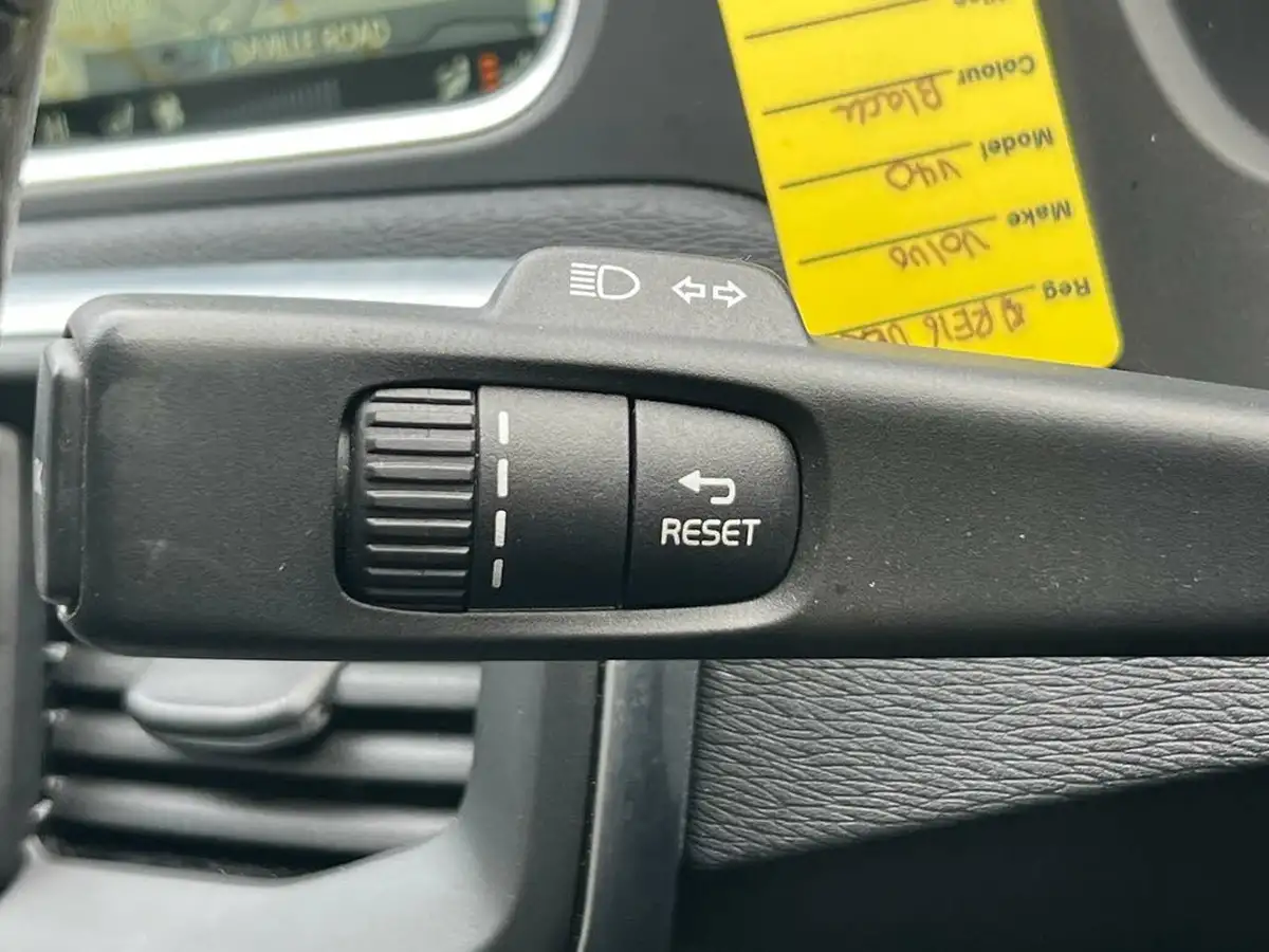 2016-volvo-v40-20td-d3-inscription-big-51