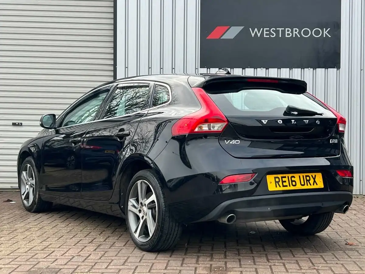 2016-volvo-v40-20td-d3-inscription-big-3