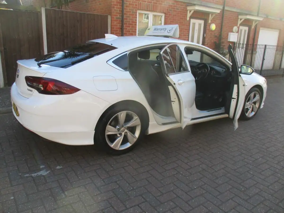 2017-vauxhall-insignia-grand-sport-15-turbo-sri-vx-line-nav-big-10