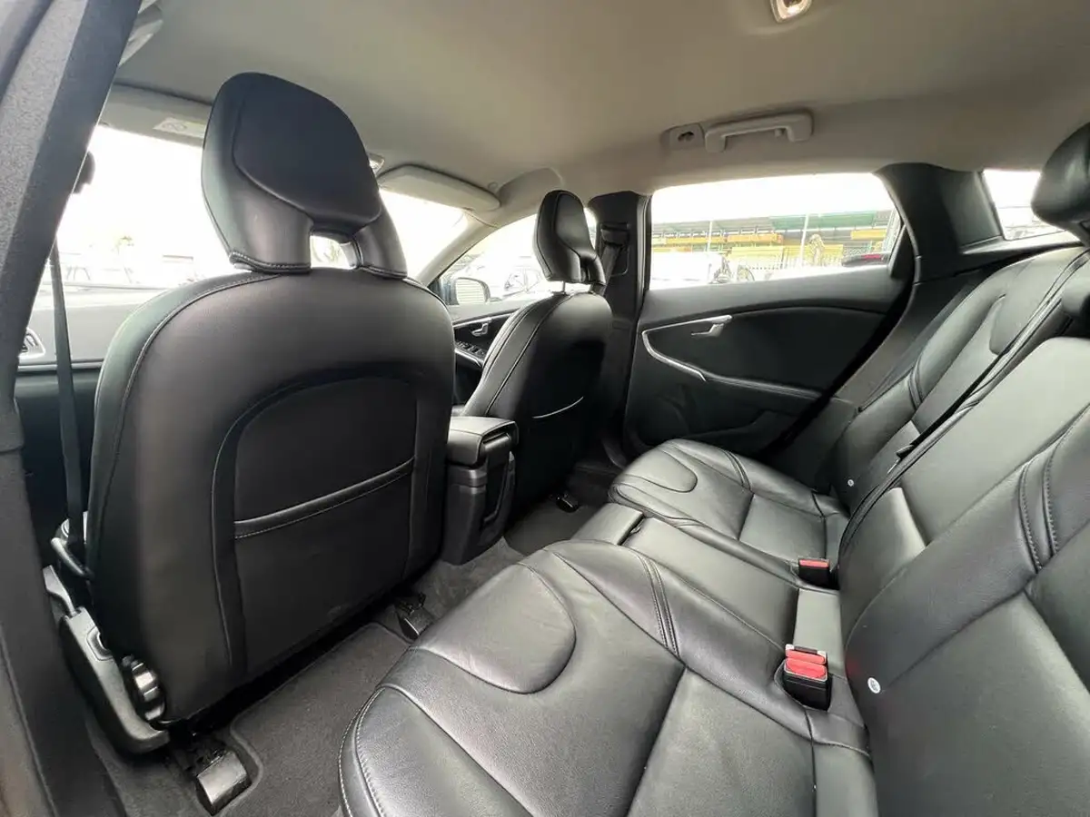 2016-volvo-v40-20td-d3-inscription-big-27