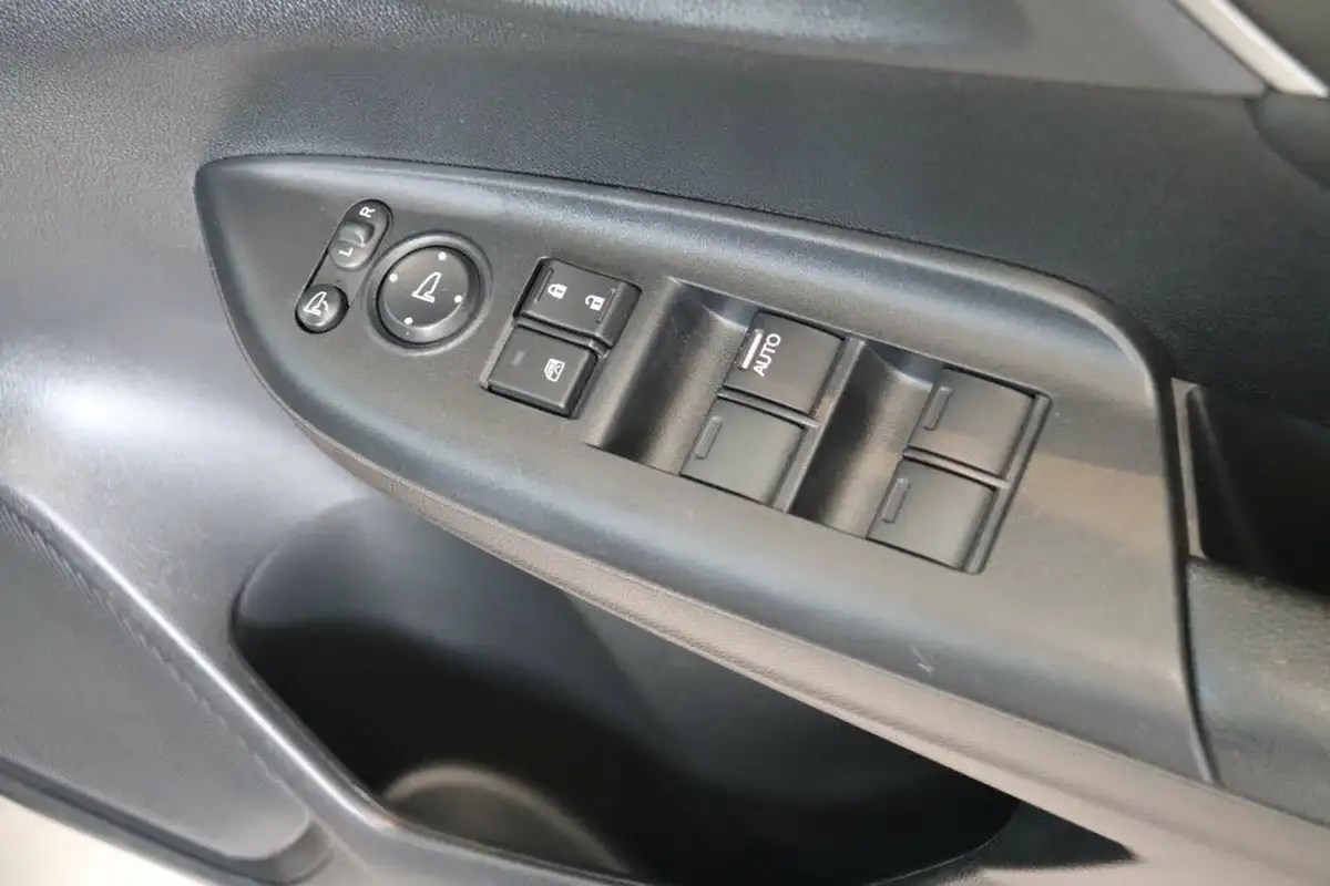 2019-honda-jazz-13-i-vtec-se-navi-cvt-big-49