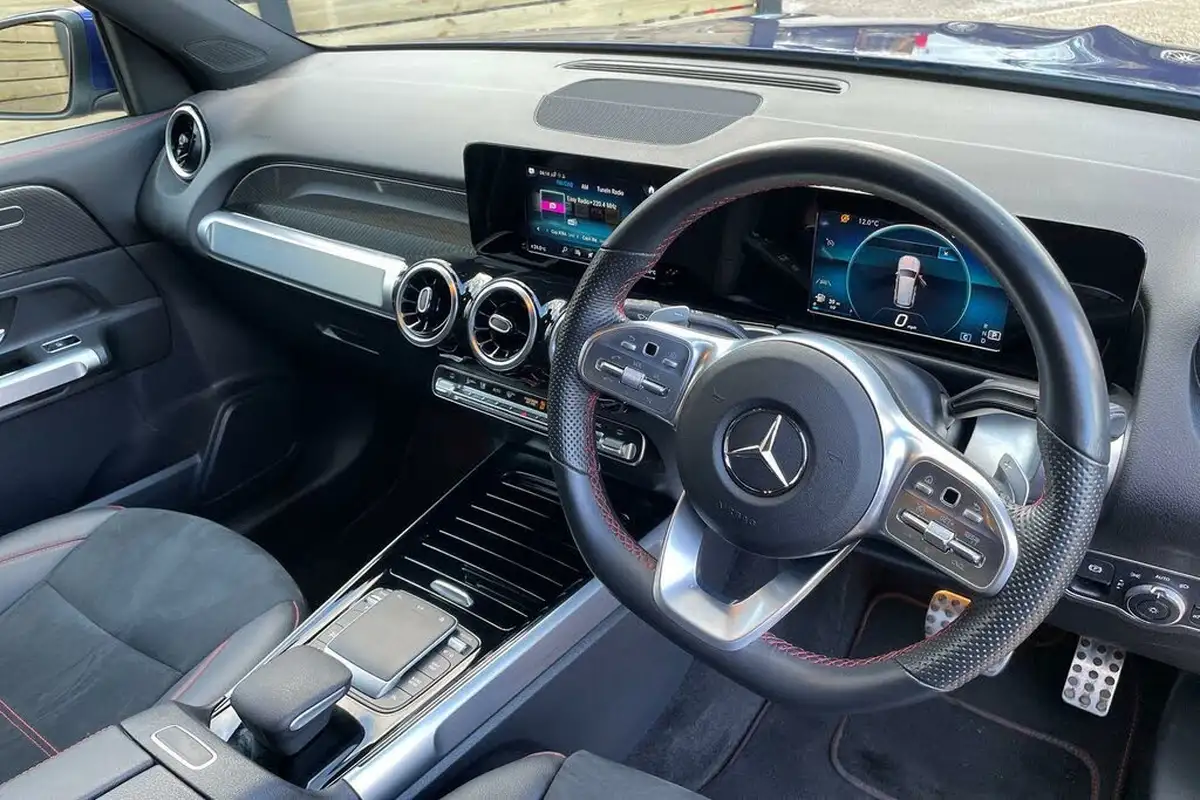 2022-mercedes-benz-glb-class-13-glb200-amg-line-7g-tronic-big-25