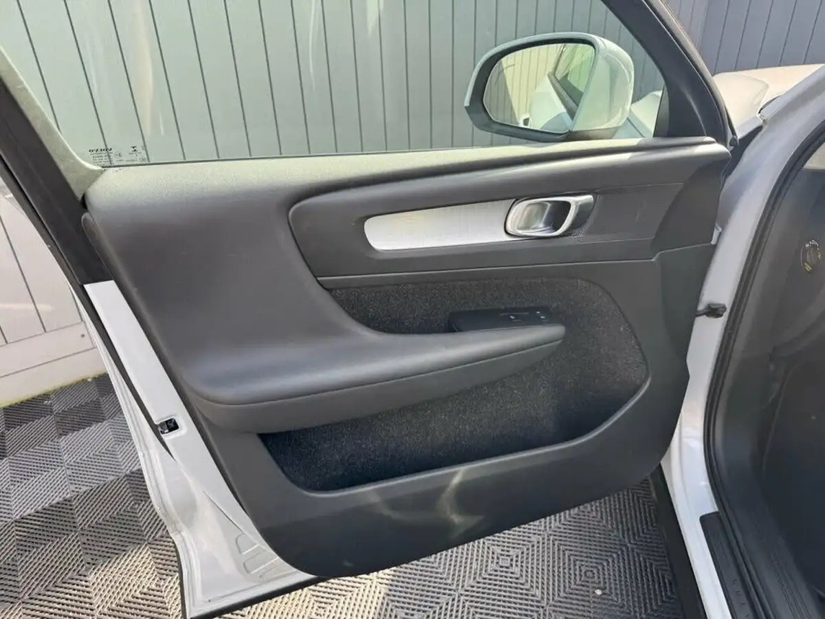 2020-volvo-xc40-20-t4-momentum-pro-big-21