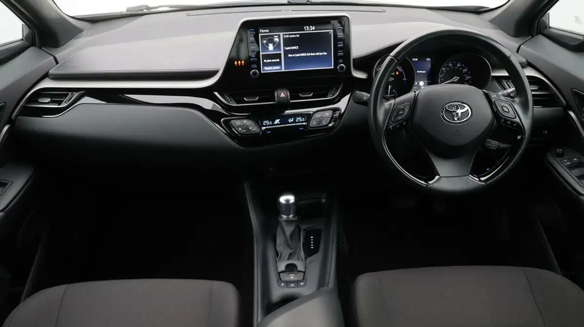 2020-toyota-c-hr-18-vvt-i-icon-parking-pack-big-13