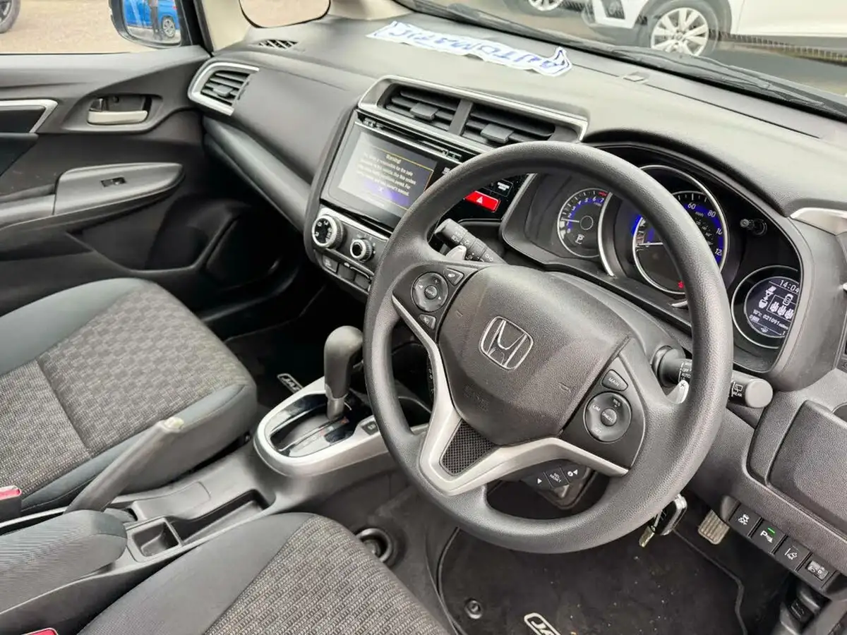 2017-honda-jazz-13-i-vtec-se-cvt-big-13
