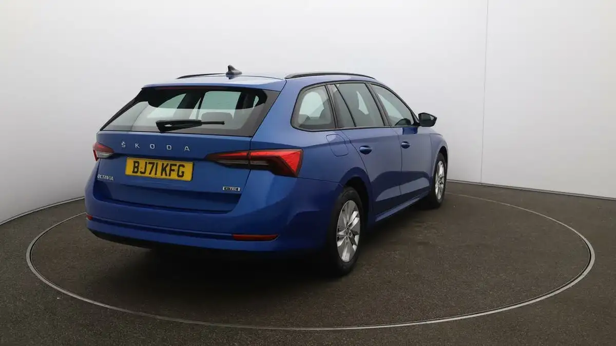 2021-skoda-octavia-big-47