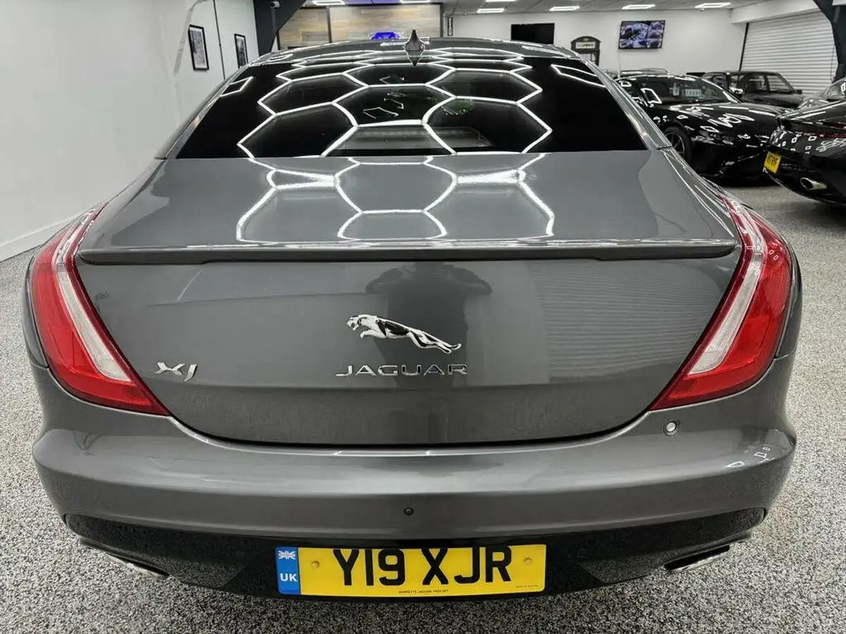 2016-jaguar-xj-series-30td-xj-r-sport-30tdv6-296bhp-big-3