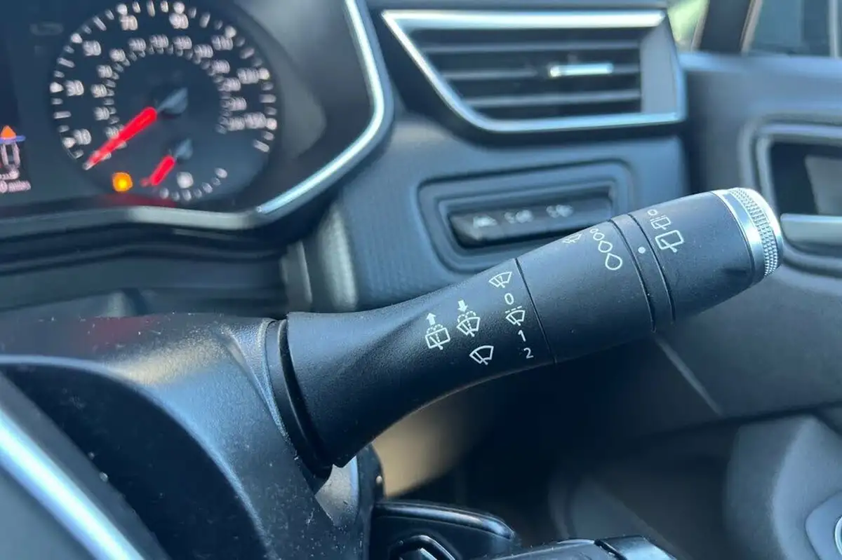 2020-renault-clio-10-sce-play-75bhp-big-27