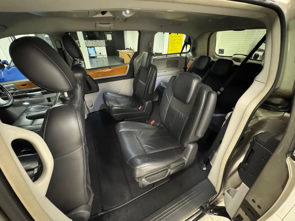 2009-chrysler-grand-voyager-28td-limited-big-20