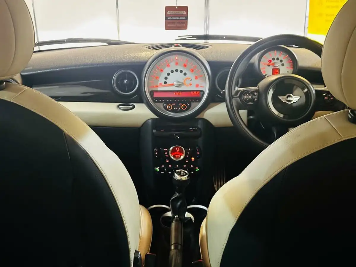 2011-mini-cooper-16-cooper-s-hatchback-3d-big-24