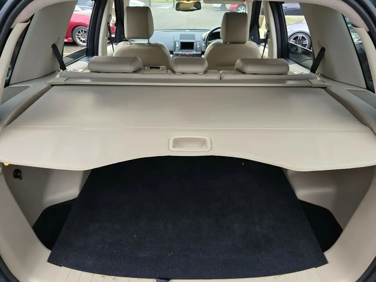 2011-land-rover-freelander-2-32-4x4-big-17