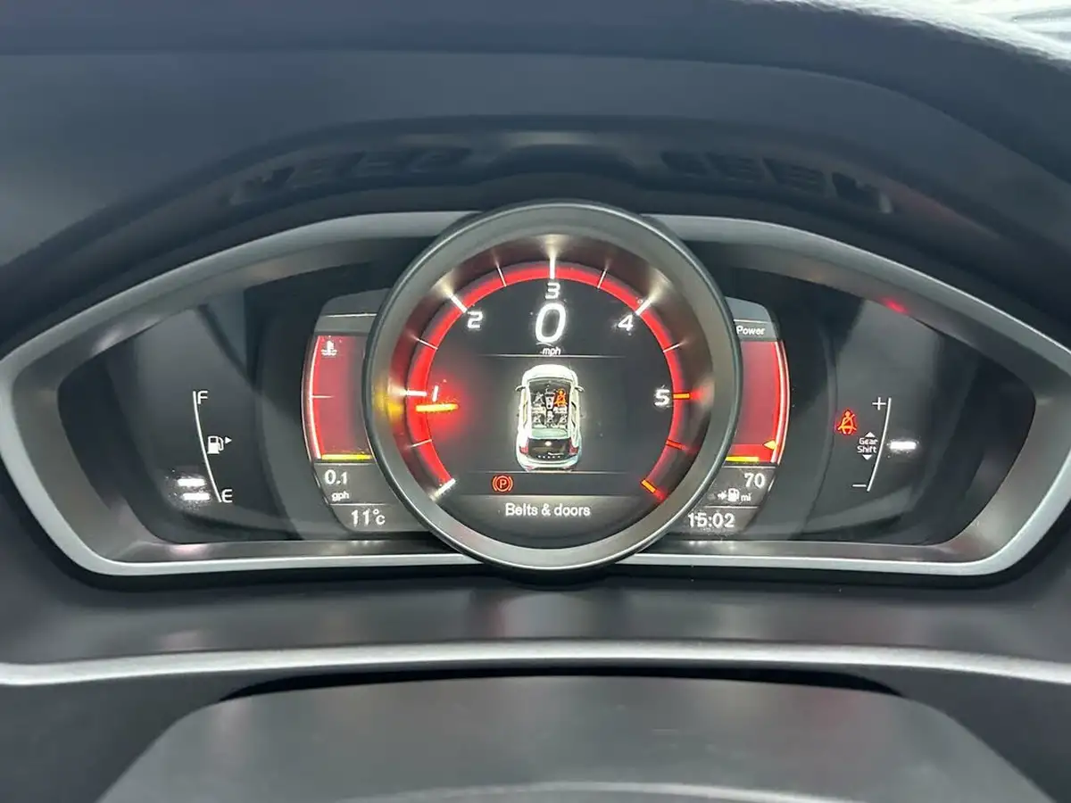 2017-volvo-v40-20td-d2-r-design-nav-plus-big-34