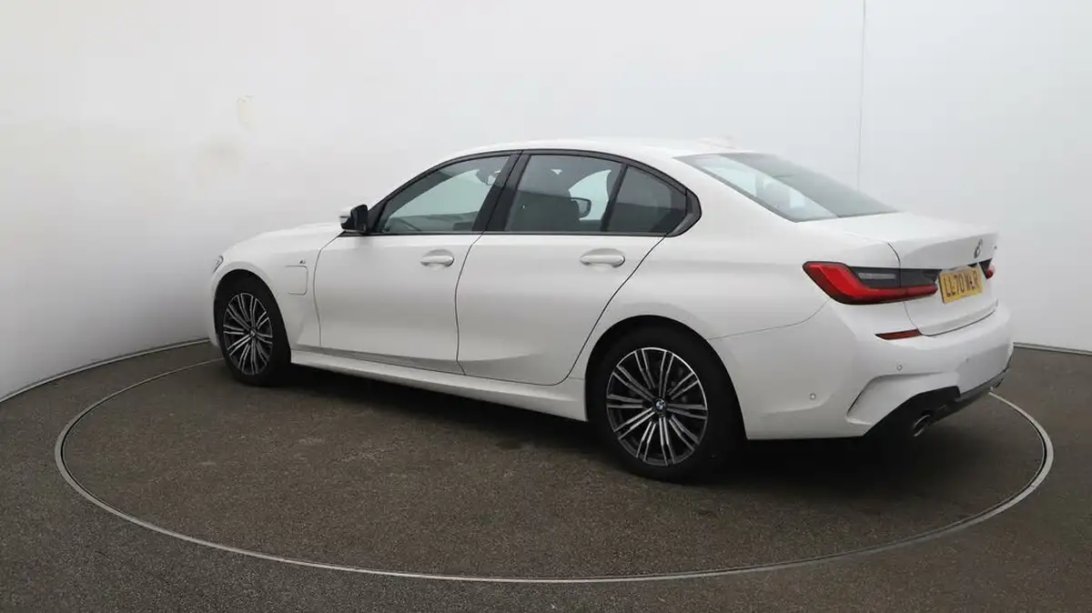 2020-bmw-3-series-20-330e-m-sport-saloon-4d-big-27