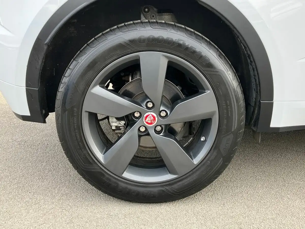 2020-jaguar-e-pace-20-i4-chequered-flag-249ps-big-7