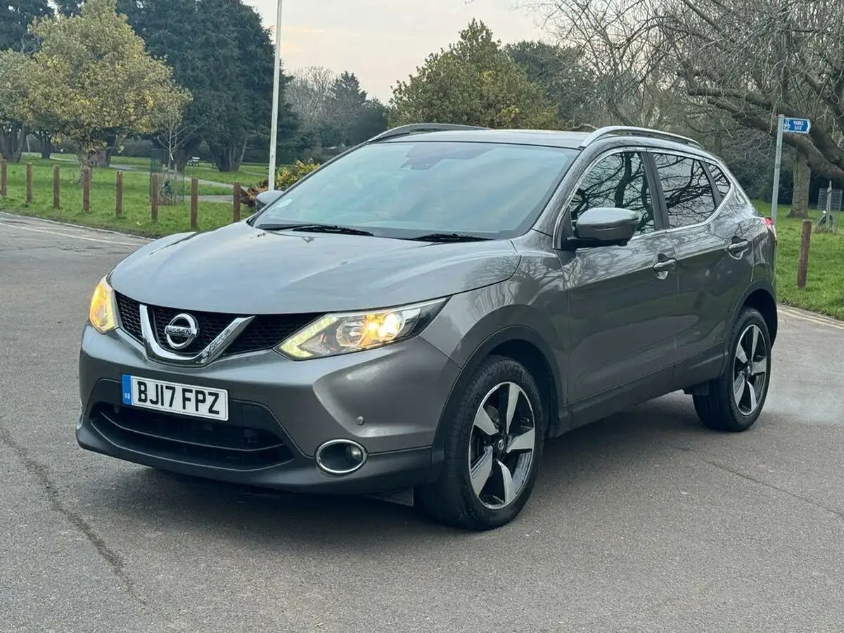 2017-nissan-qashqai-12-dig-t-n-vision-18in-xtronic-cvt-big-4