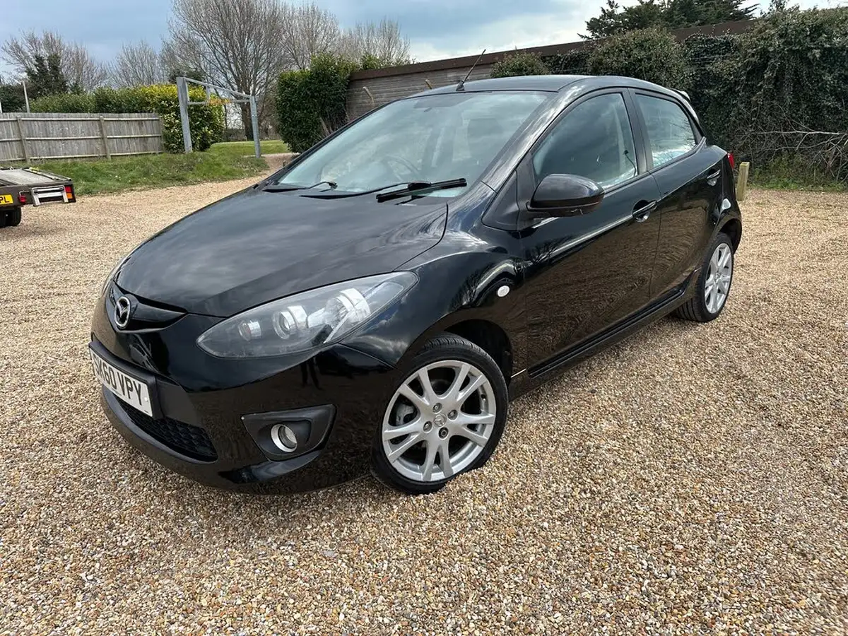 2010-mazda-mazda2-13-takuya-big-0