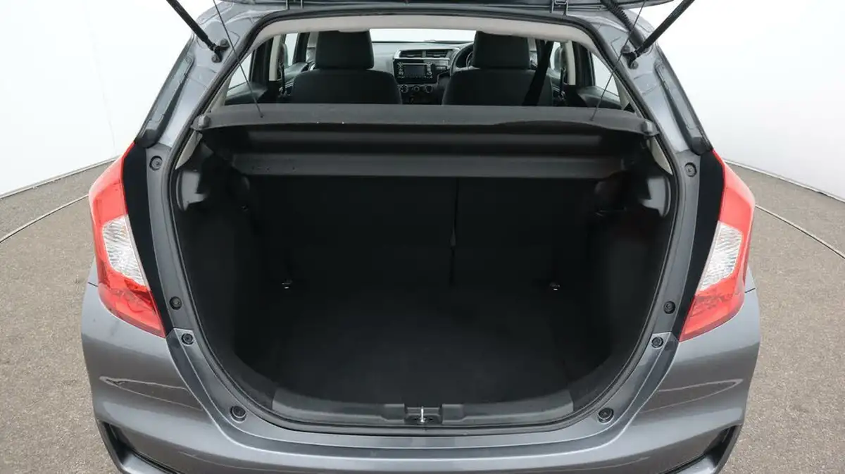 2019-honda-jazz-13-i-vtec-s-cvt-big-17