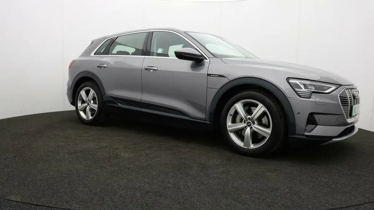 2021-audi-e-tron-50e-technik-station-wagon-big-44