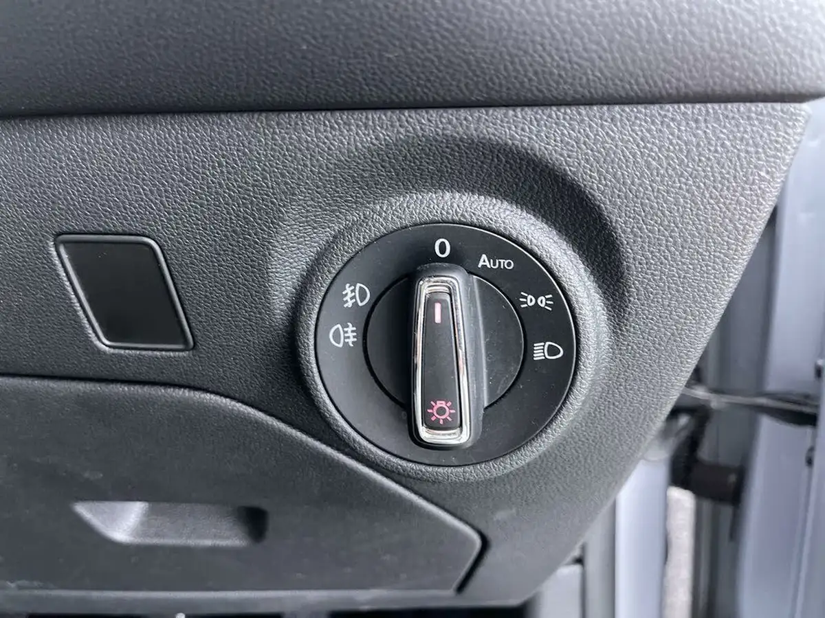 2018-seat-leon-14-ecotsi-xcellence-technology-estate-big-48