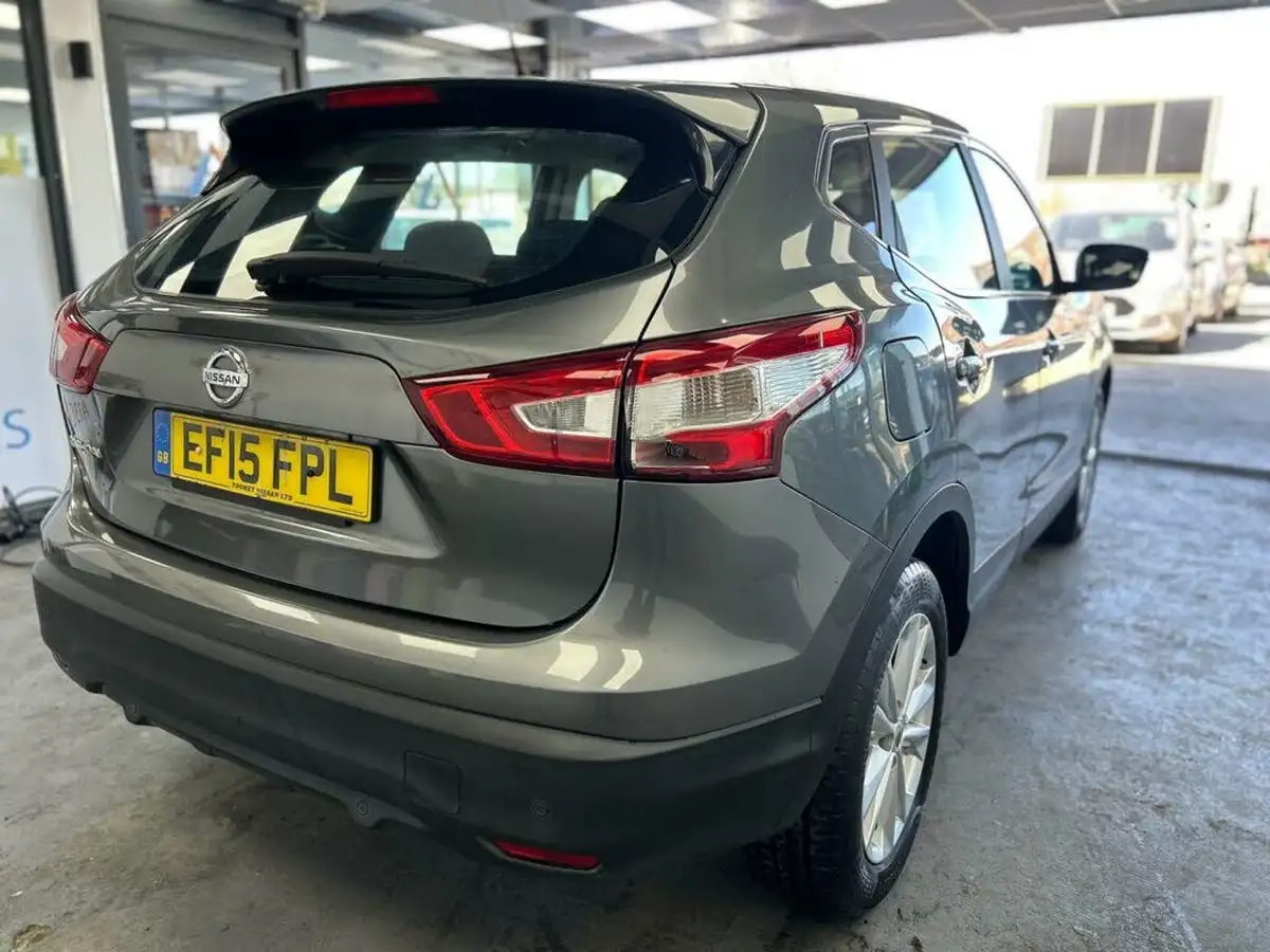 2015-nissan-qashqai-12-acenta-dig-t-115ps-xtronic-cvt-big-3