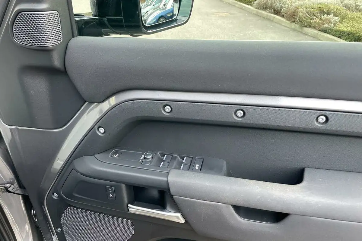 2021-land-rover-110-defender-30-d250-hard-top-s-110-big-42