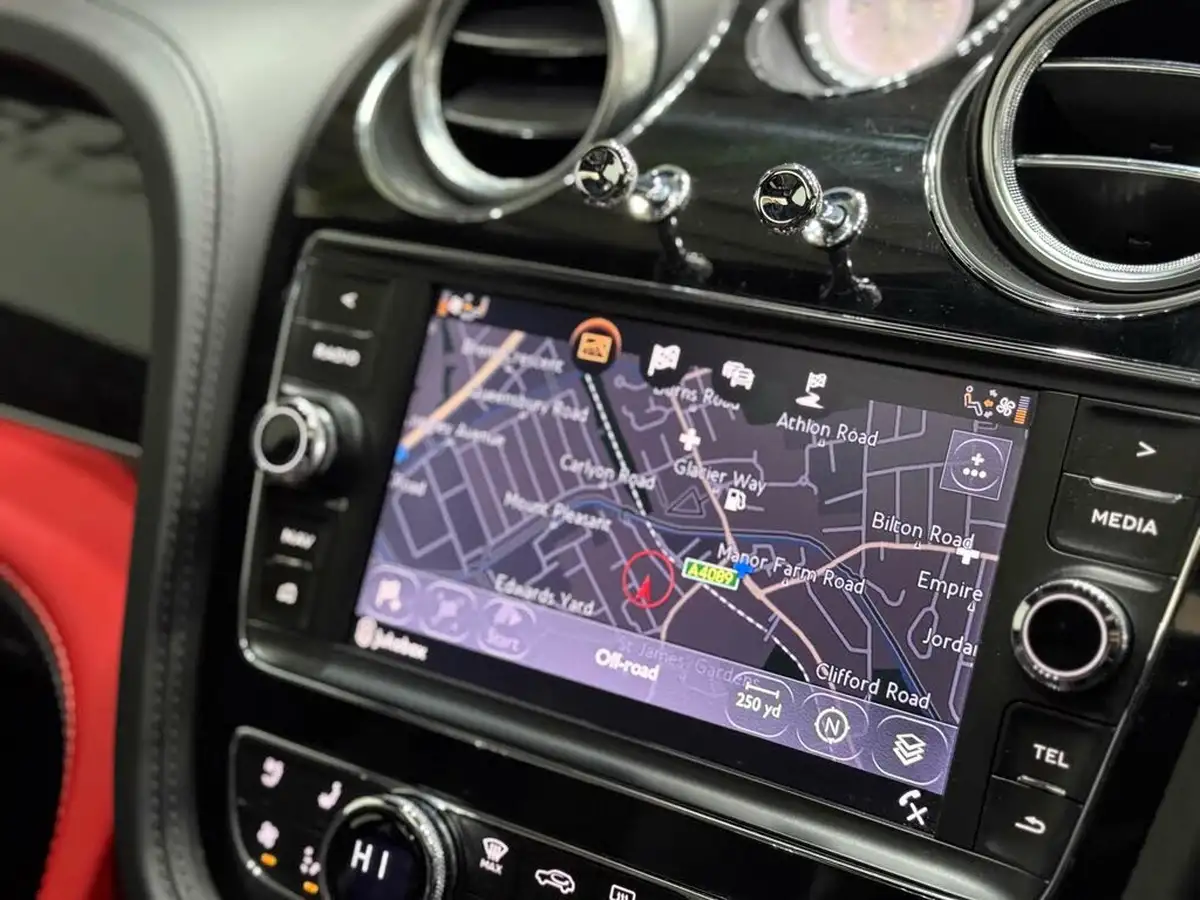 2019-bentley-bentayga-40-v8-big-25