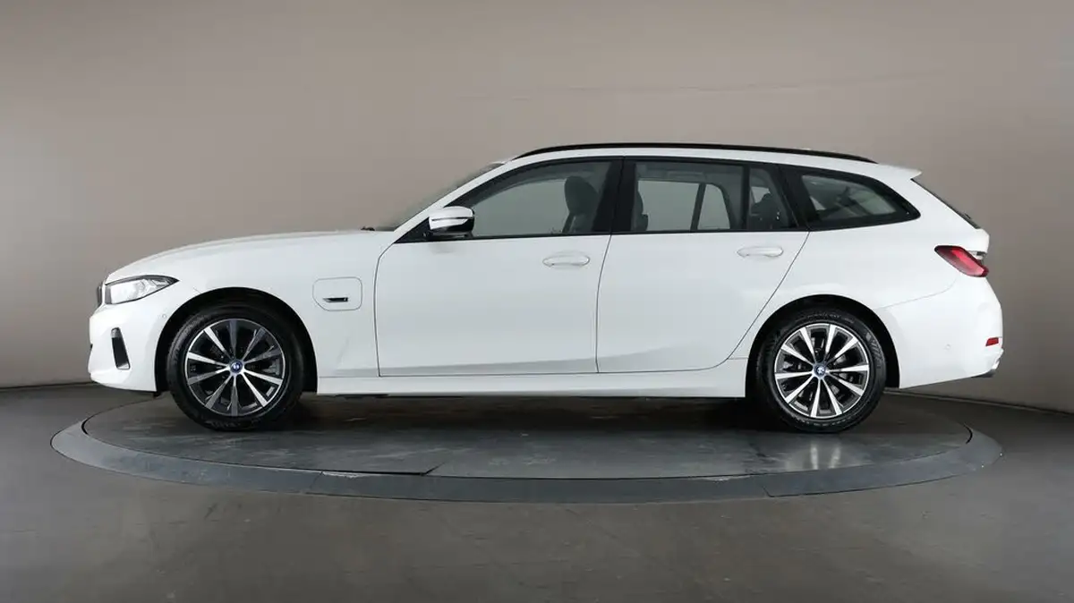2022-bmw-3-series-20-330e-sport-touring-5d-big-33