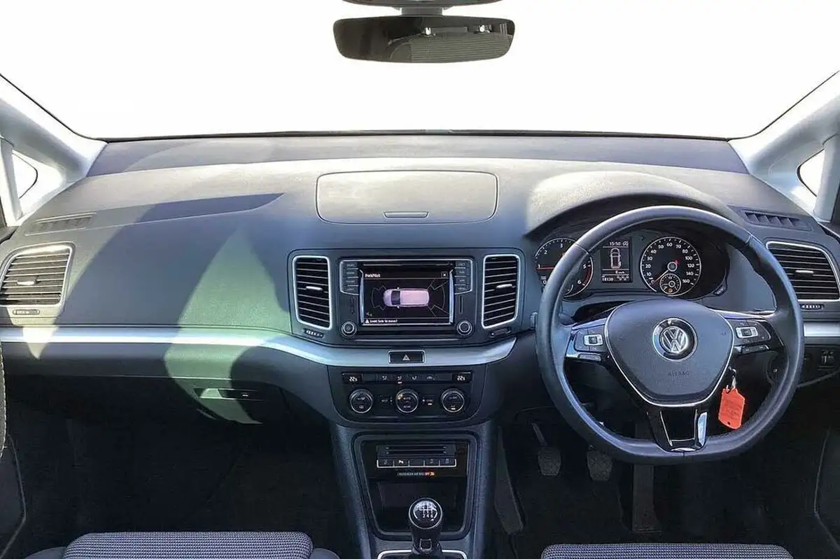 2020-volkswagen-sharan-20tdi-se-nav-150ps-big-9