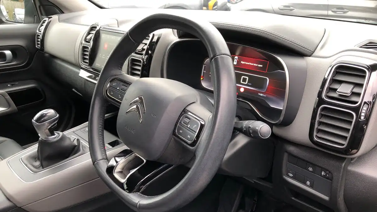 2021-citroen-c5-aircross-12-puretech-flair-big-10